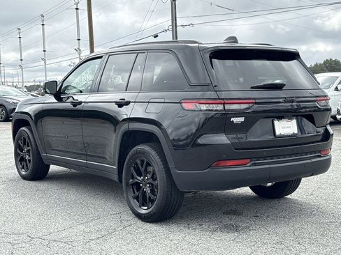 Used 2024 Jeep Grand Cherokee Altitude image 23