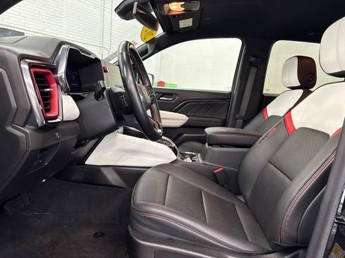 Used 2024 GMC Canyon AT4X AWD/4WD image 9