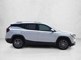 Used 2024 GMC Terrain SLT video 4
