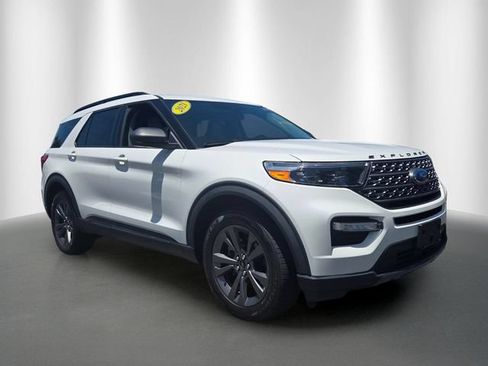 Used 2021 Ford Explorer XLT w/ Equipment Group 202A AWD/4WD image 7