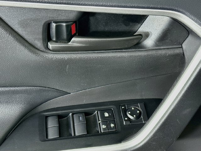 Used 2025 Toyota RAV4 LE AWD/4WD image 20