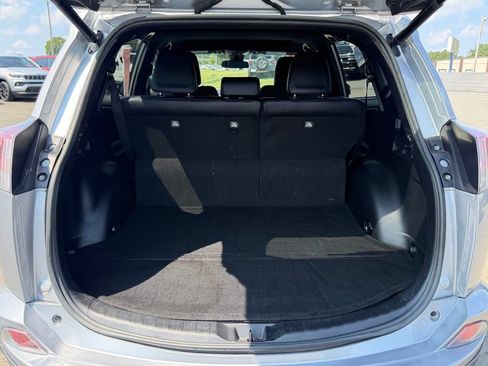 Used 2017 Toyota RAV4 SE FWD image 5