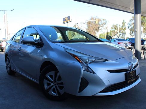 Used 2017 Toyota Prius Four FWD image 7