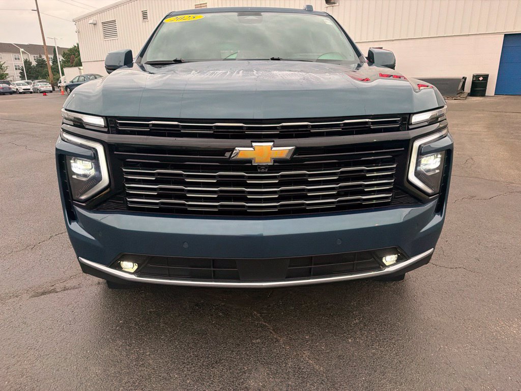 Used 2025 Chevrolet Tahoe High Country AWD/4WD image 11