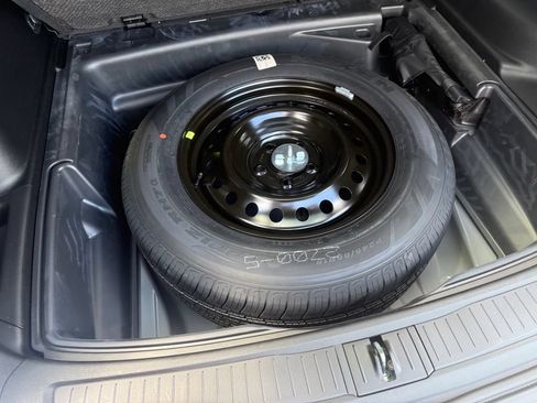 Used 2025 Jeep Grand Cherokee 4WD image 12