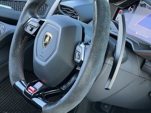 Used 2020 Lamborghini Huracan EVO image 19