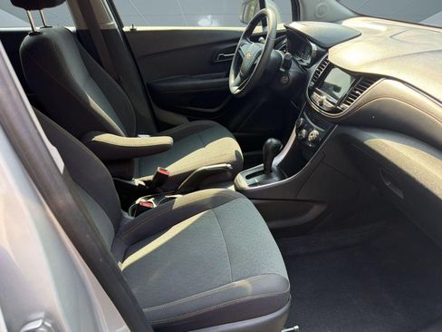 Used 2019 Chevrolet Trax LS FWD image 25