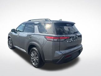 Used 2025 Nissan Pathfinder SV FWD video 3