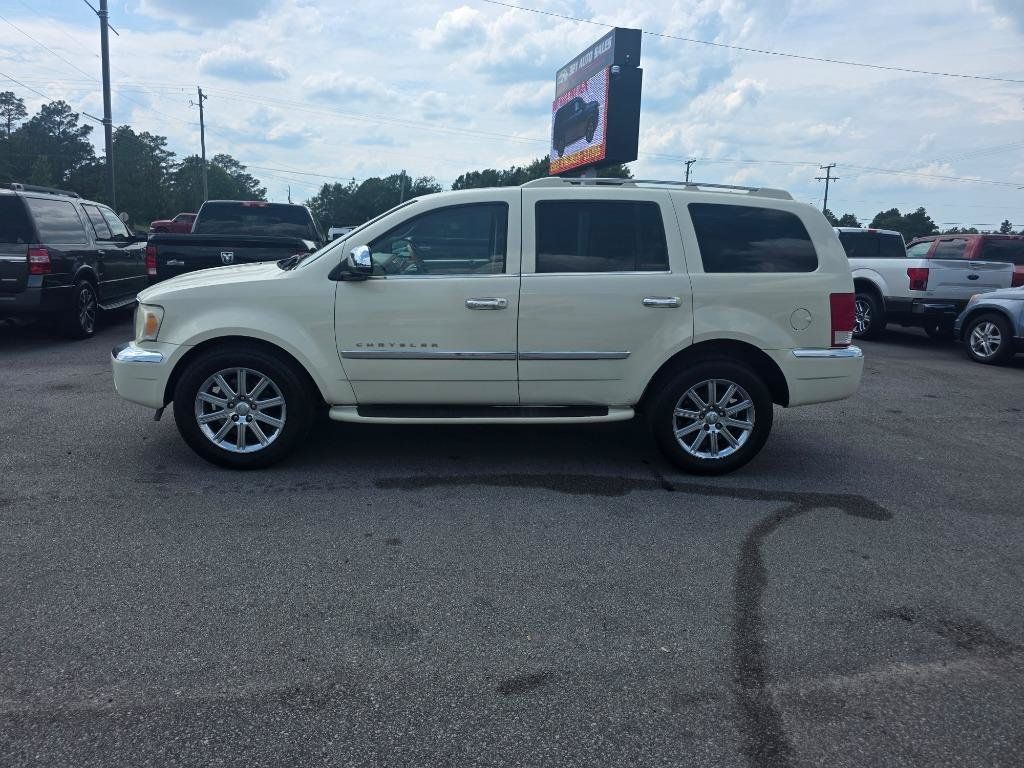 Used 2009 Chrysler Aspen Limited RWD image 2