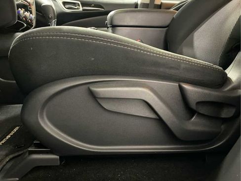 Used 2018 Nissan Pathfinder S image 11