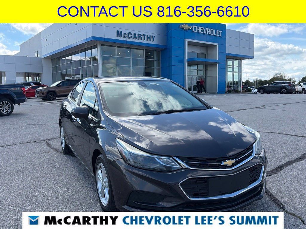 Used 2017 Chevrolet Cruze LT FWD image 1