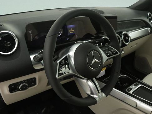New 2026 Mercedes-Benz GLB 250 image 4
