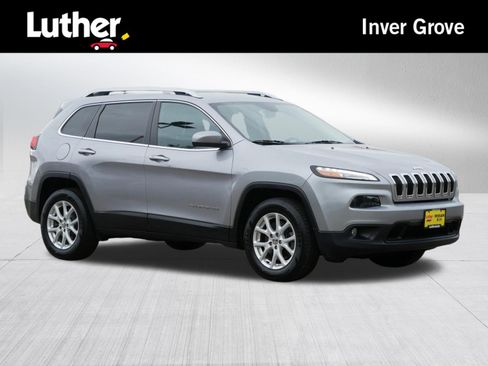 Used 2018 Jeep Cherokee Latitude Plus w/ Cold Weather Group AWD/4WD image 1