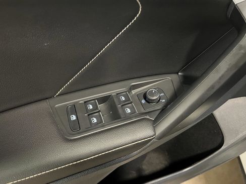 Used 2023 Volkswagen Tiguan SE image 27