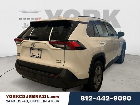 Used 2024 Toyota RAV4 XLE AWD/4WD image 5