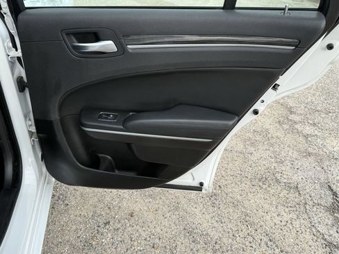 Used 2022 Chrysler 300 Touring image 35