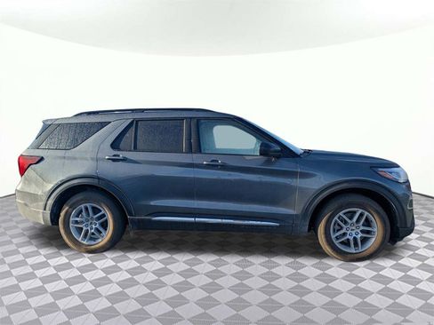 Used 2025 Ford Explorer Active w/ Active Comfort Package image 2
