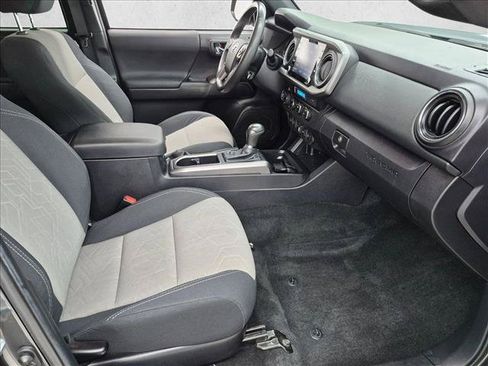 Used 2022 Toyota Tacoma TRD Off-Road w/ Technology Package AWD/4WD image 19