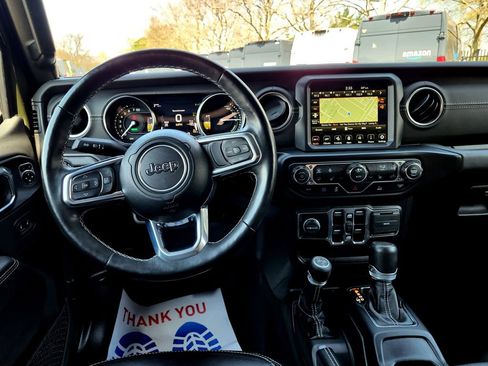 Used 2022 Jeep Wrangler Unlimited Sahara w/ Cold Weather Group image 19