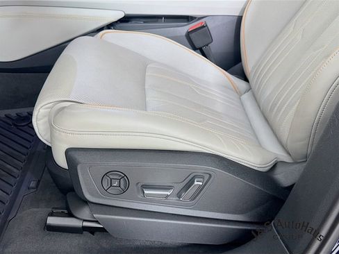 Used 2022 Audi e-tron Chronos w/ Chronos Package image 26