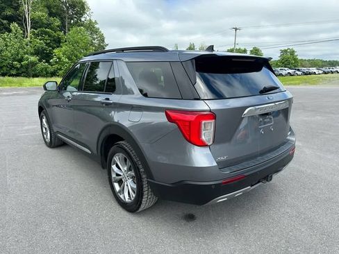 Used 2022 Ford Explorer XLT w/ Equipment Group 202A AWD/4WD image 3