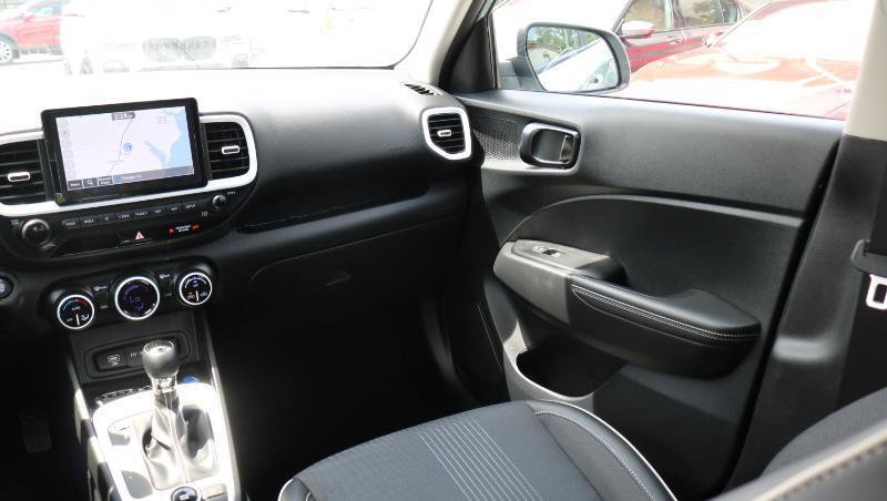 Used 2025 Hyundai Venue Limited FWD image 20
