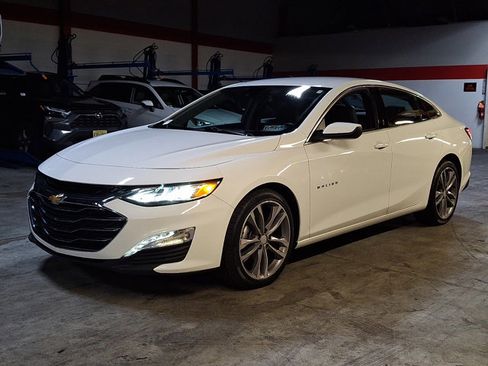 Used 2024 Chevrolet Malibu LT image 3