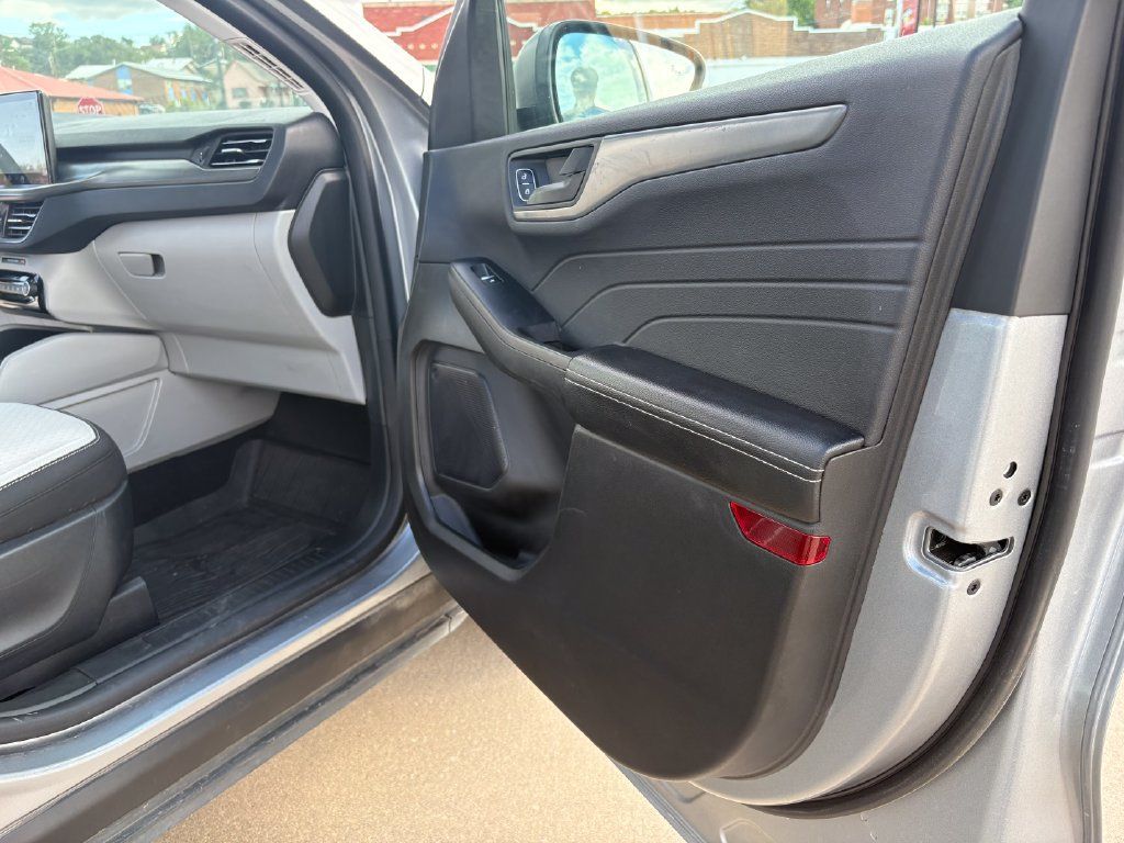 Used 2024 Ford Escape Active w/ Tech Pack #1 AWD/4WD image 9
