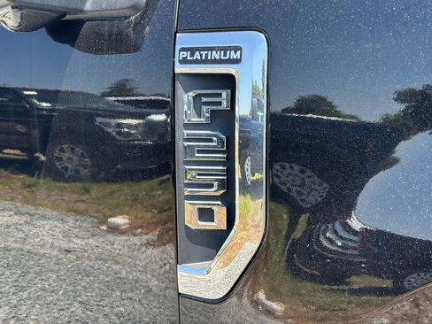 Used 2017 Ford F250 Platinum w/ Platinum Ultimate Package AWD/4WD image 5