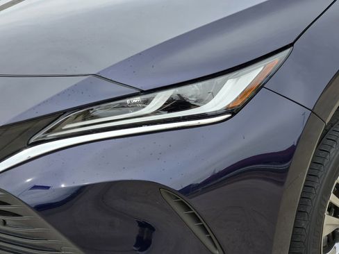 Used 2023 Toyota Venza XLE image 5