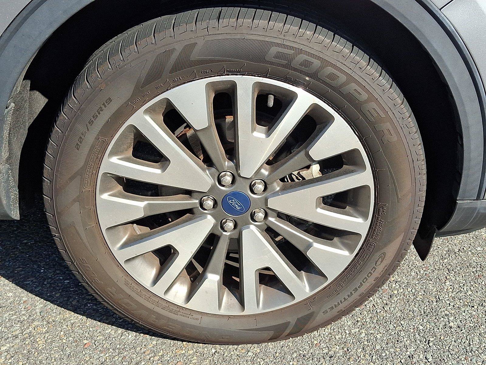 Used 2022 Ford Escape Titanium AWD/4WD image 8