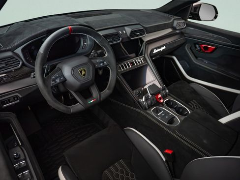 Used 2023 Lamborghini Urus Performante AWD/4WD image 7