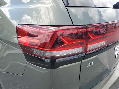 Used 2025 Volkswagen Atlas Peak Edition SE AWD/4WD image 4
