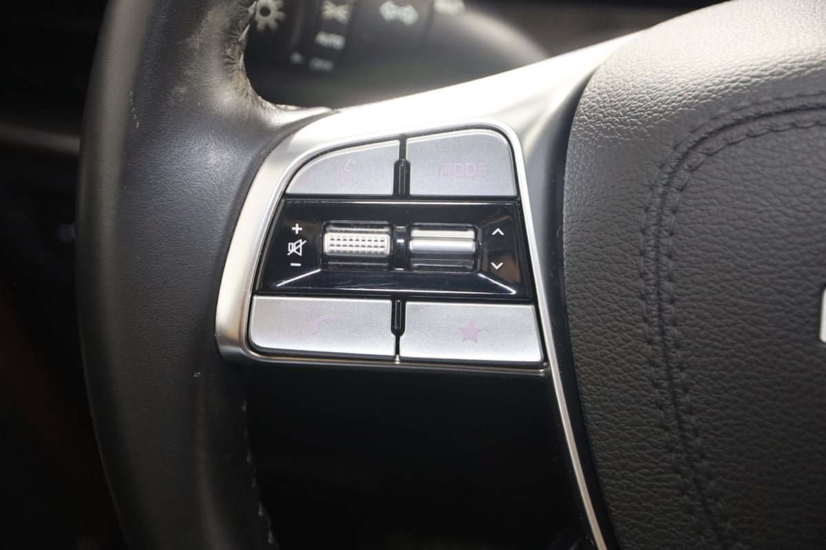 Used 2024 Kia Telluride EX w/ EX Captain's Chair Package FWD image 36