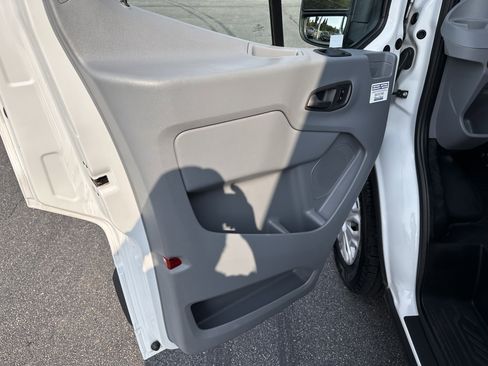 Used 2017 Ford Transit 150 XL image 9