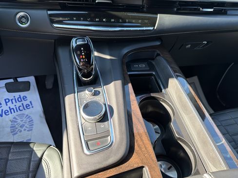 Used 2023 Cadillac Escalade ESV Sport Platinum w/ LPO, ONYX Package image 18