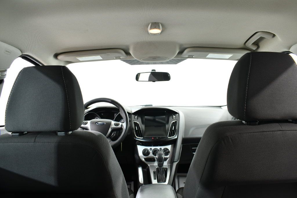 Used 2013 Ford Focus SE w/ SE Winter Pkg FWD image 17