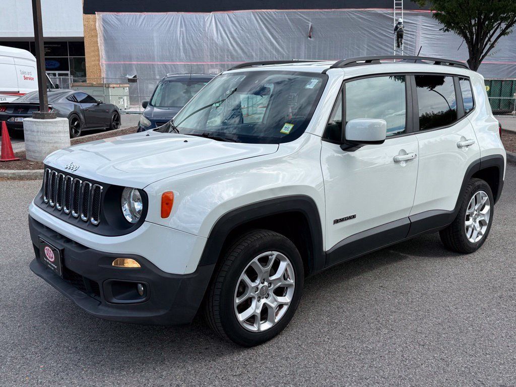 Used 2017 Jeep Renegade Latitude AWD/4WD image 4