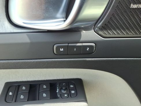 Certified 2023 Volvo XC40 B4 Ultimate FWD image 17