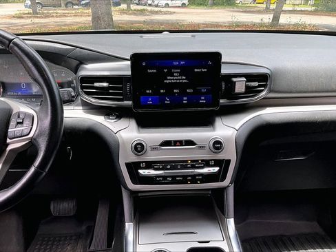 Used 2020 Ford Explorer XLT w/ Equipment Group 202A RWD image 9