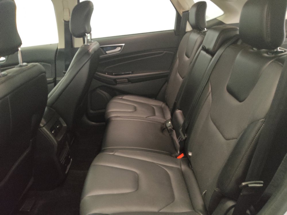 Used 2018 Ford Edge Titanium w/ Equipment Group 301A AWD/4WD image 18