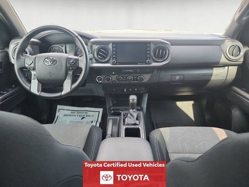 Certified 2022 Toyota Tacoma TRD Off-Road AWD/4WD image 12