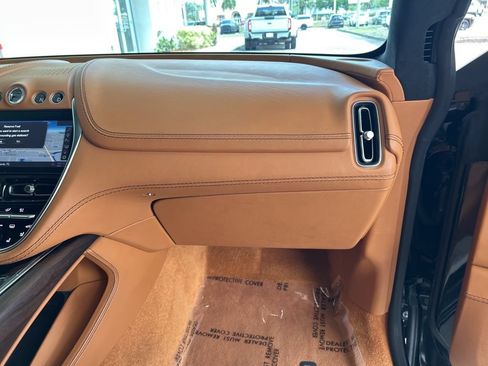 Used 2023 Aston Martin DBX AWD/4WD image 23