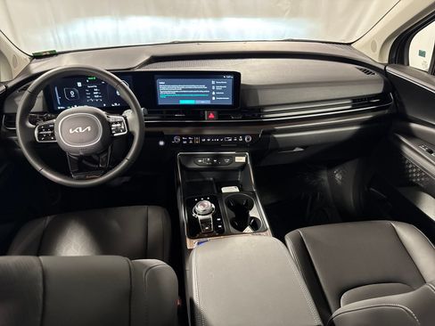 New 2026 Kia Carnival SX w/ SX Dark Edition Package FWD image 4