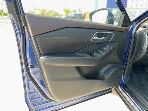 Used 2023 Nissan Rogue Platinum w/ Platinum Premium Package image 10