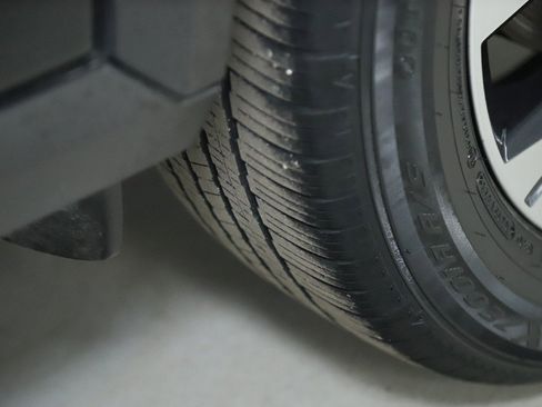 Used 2023 Nissan Rogue SV image 35