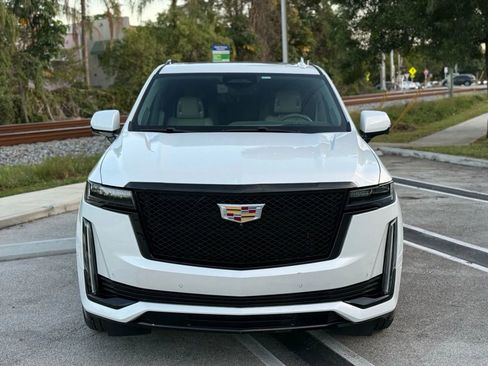 Used 2021 Cadillac Escalade Sport Platinum image 2