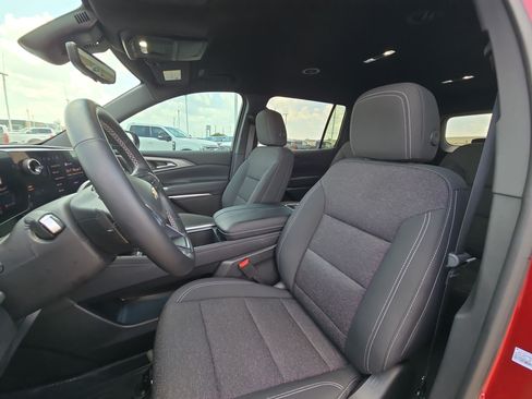Used 2026 Chevrolet Traverse LT w/ Driver Confidence Package FWD image 17