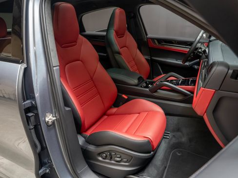 Certified 2026 Porsche Cayenne GTS AWD/4WD image 34