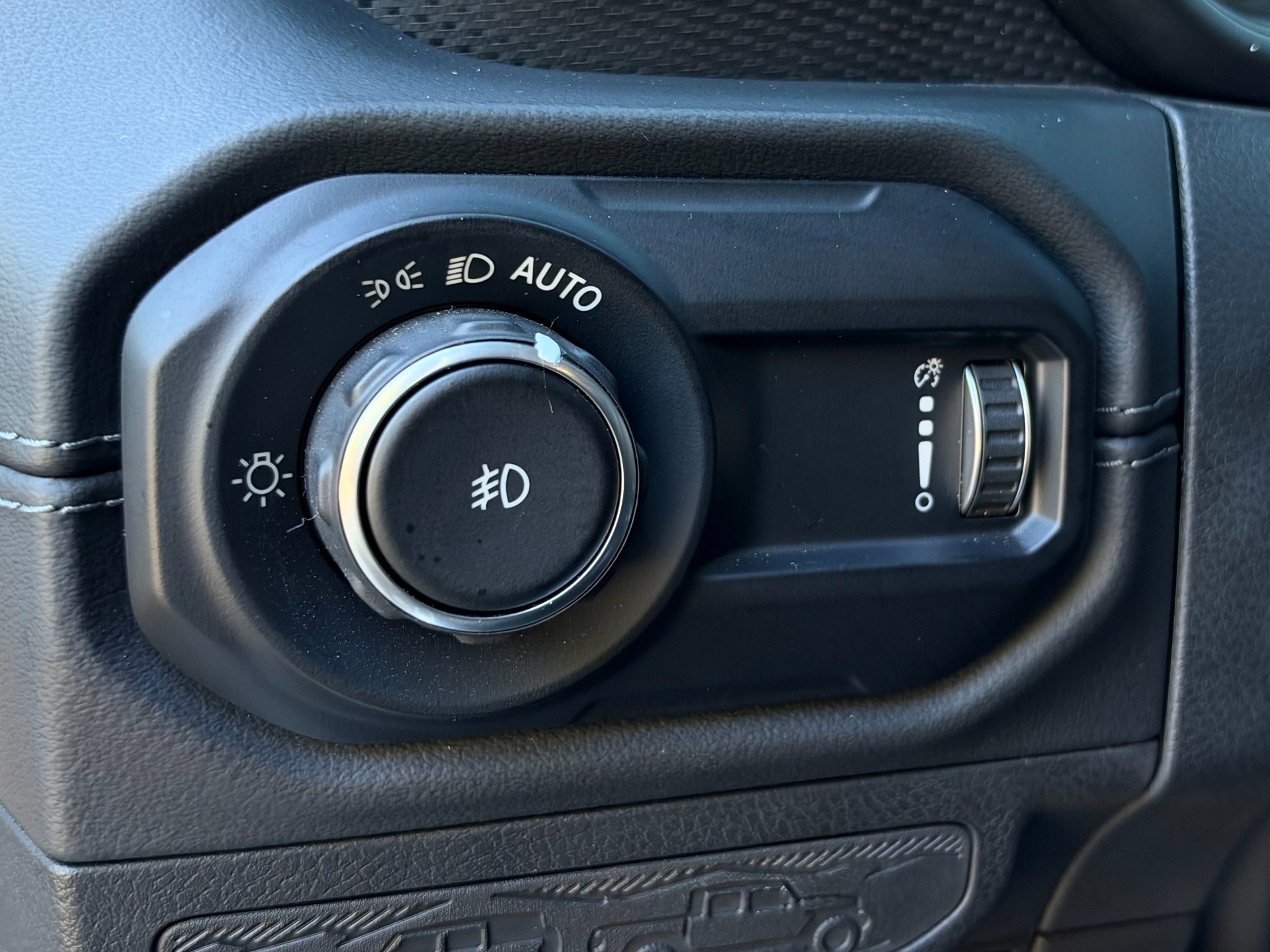 Used 2024 Jeep Wrangler Unlimited Rubicon AWD/4WD image 29